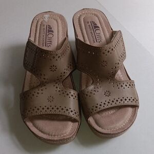 CLIFFS  WHITE MOUNTAIN BEIGE SANDALS